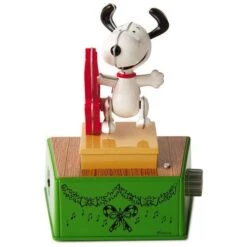 2017 Peanuts Christmas Dance Party - Snoopy