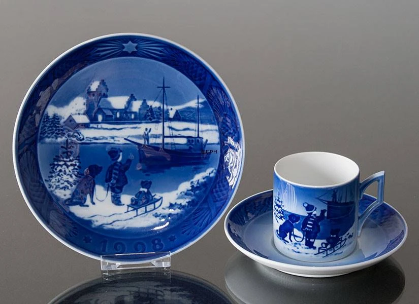 Welcome Home 1998, Royal Copenhagen Christmas Plate 3 Welcome Home 1998, Royal Copenhagen Christmas Plate - Image 2